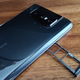Imagen para el artículo titulado Asus Zenfone 8 Flip: un móvil sin cámara delantera para ser el rey de los selfies